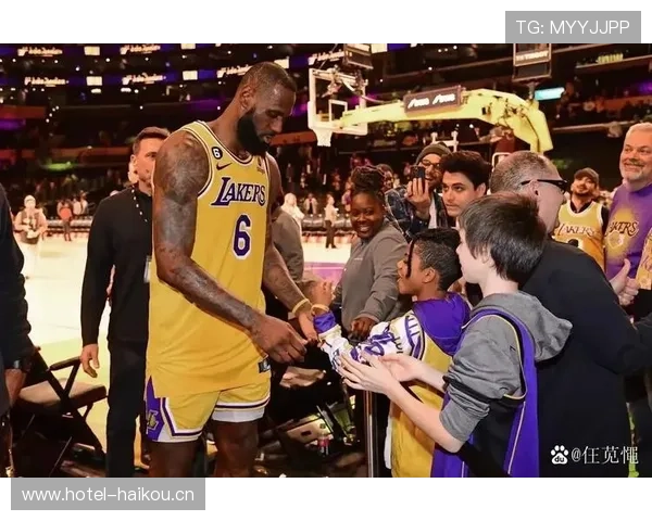 NBA全明星赛爆冷门詹姆斯带队逆转小牛获胜震惊球迷 - 副本 - 副本